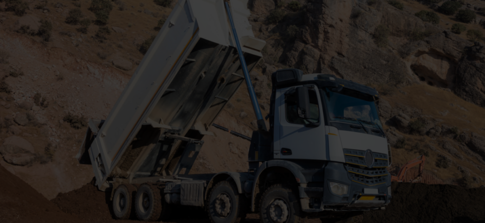 Caminhões Basculantes: Como otimizar o transporte de materiais a granel
